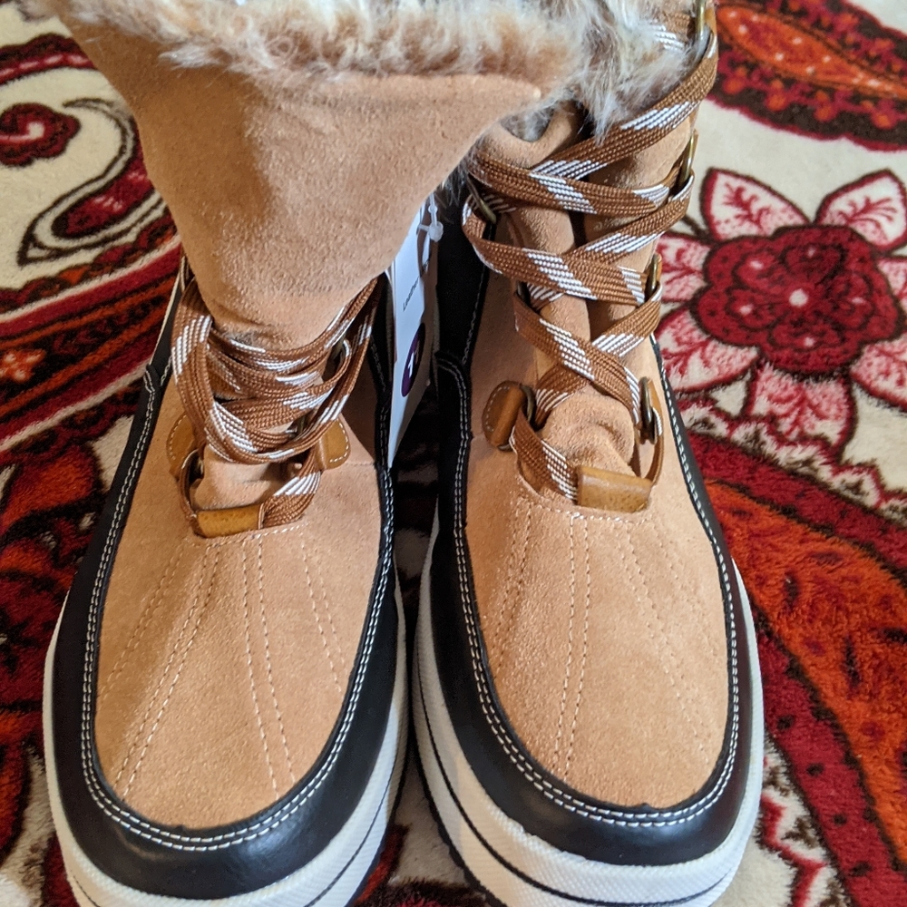 Universal thread women's boots